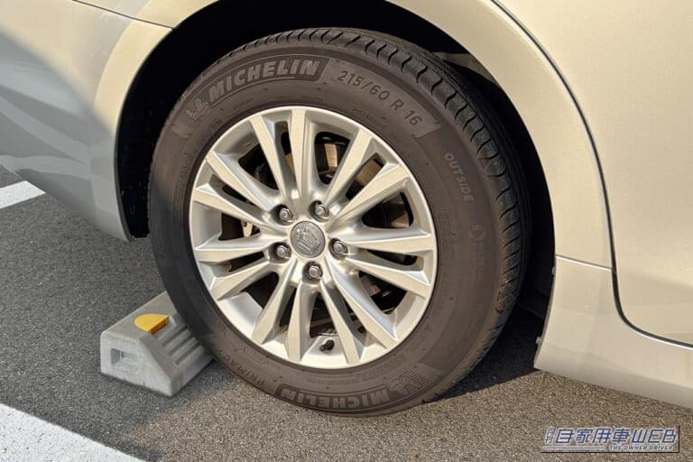 空気圧が低下したタイヤ|「みんな なんで使わないの?」給油時に利用できるガソスタの無料サービス。冬は特に活用した方がいい理由。