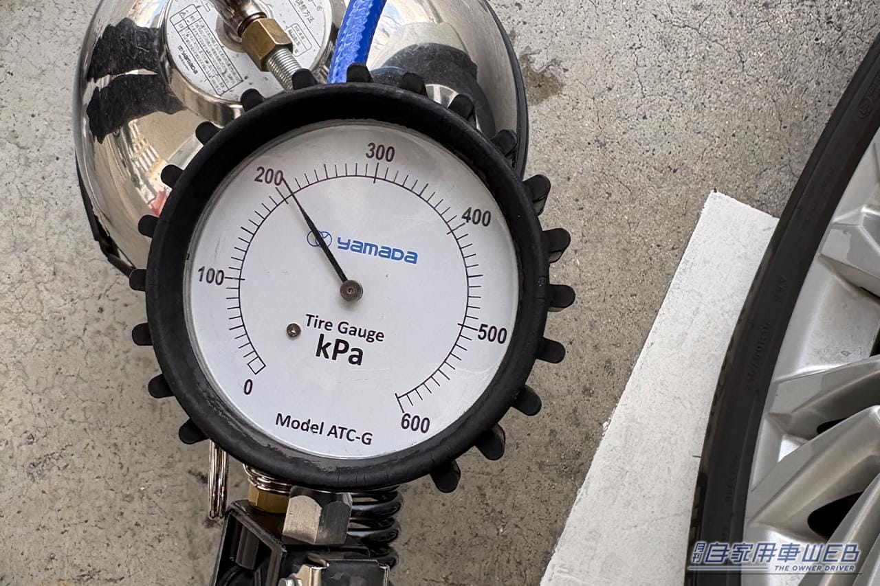 タイヤゲージの表示|「みんな なんで使わないの?」給油時に利用できるガソスタの無料サービス。冬は特に活用した方がいい理由。