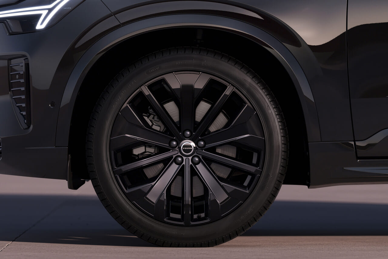 ｜ボルボXC90ブラックエディション登場【70台限定の漆黒フラッグシップSUV】