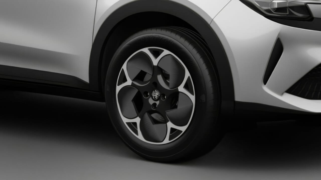 ｜「白が欲しい」熱烈リクエストから生まれた特別な1台、アルファ ロメオ ジュニア限定車「Edizione Bianco」