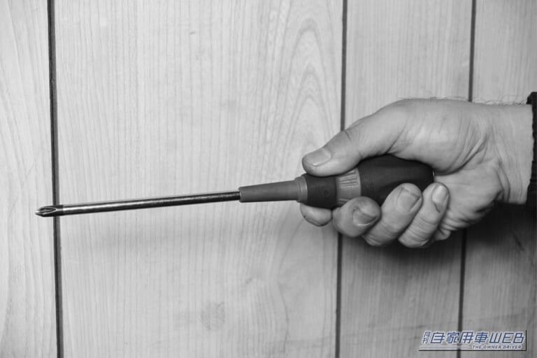 ドライバーの握り方の基本の画像|「これマジでスゴい…」固着したネジが瞬時にゆるむ驚きの裏ワザ。誰でも実践可能なテクニックを紹介