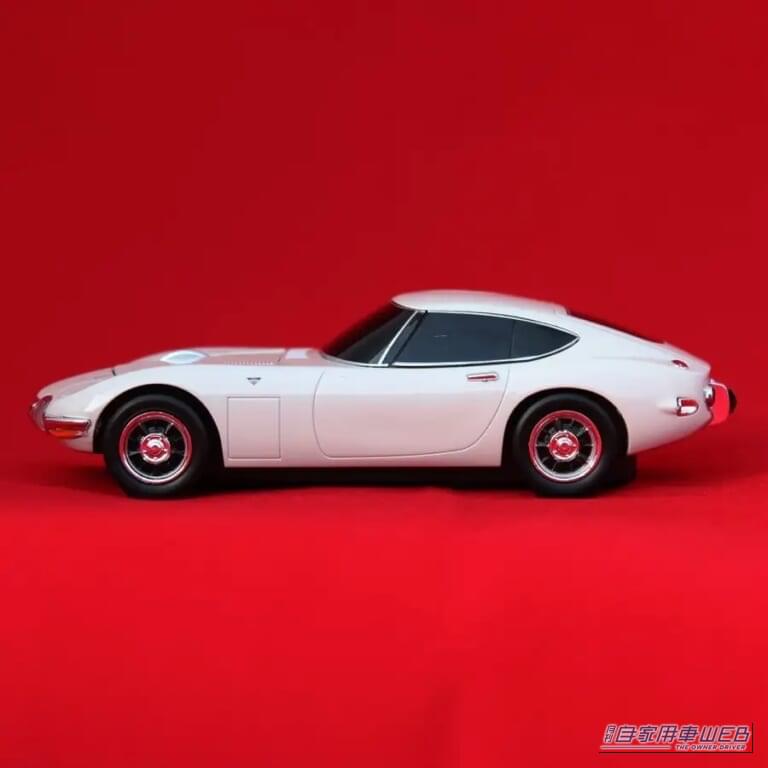 伝説の「幻の名車」がデスクを駆ける⁉　デスク上を2000GTの世界観で染め上げる「デザイン・マウスパッド」が発売！