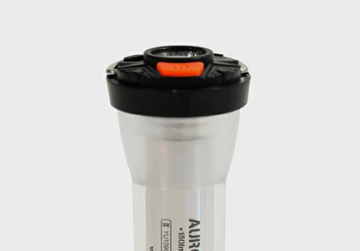 WINDSWAVESのオーロラライトの上部ボタン｜「そんな使い方ができるんだ…？」あらゆる車両に設置可能！ 1つ持っておくと何かと重宝するアイテムを紹介