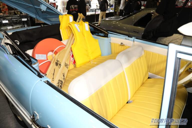 アンフィカーの車内、後部座席のシート｜「これはスゴいわ…」日本のガレージでとんでもない激レア車両が眠っていた！ ピカピカにしてオークション出品すると、スゴい展開に…！