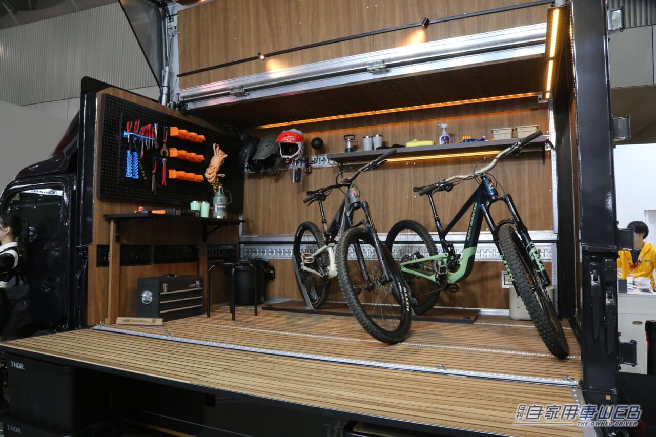 |見た目は、しょーじき破天荒。でも趣味クルマとしてはかなり優秀かも。「頑丈」「便利」な小型のトラックは、好事家の「秘密基地」になれる!