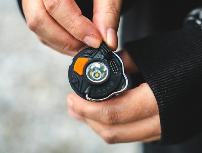 WINDSWAVESのオーロラライトの充電端子となるUSB Type‐C端子｜「そんな使い方ができるんだ…？」あらゆる車両に設置可能！ 1つ持っておくと何かと重宝するアイテムを紹介