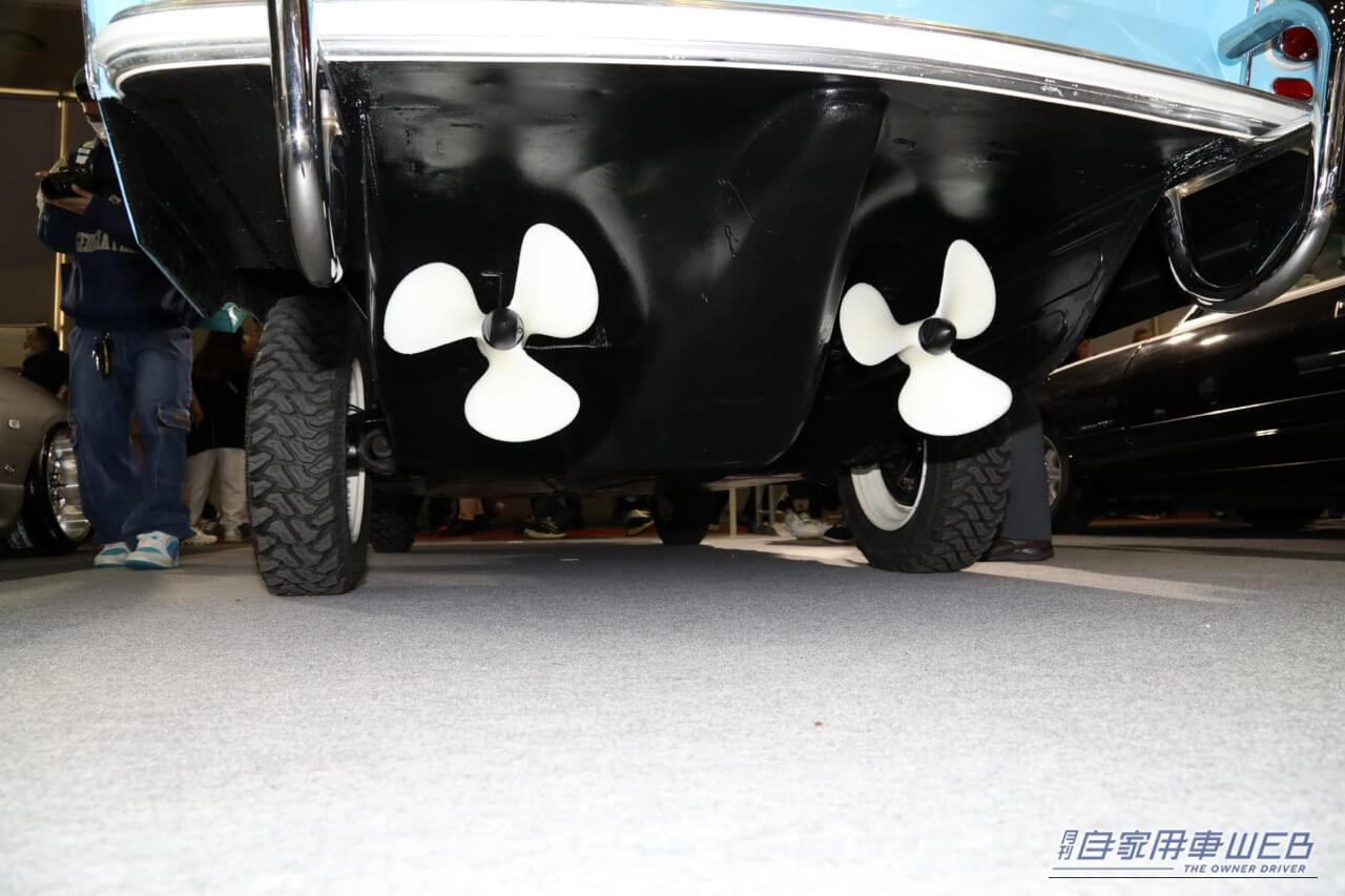 アンフィカーのリヤのフロア下には樹脂製のスクリューが2つ取り付けられている|「これはスゴいわ…」日本のガレージでとんでもない激レア車両が眠っていた! ピカピカにしてオークション出品すると、スゴい展開に…!