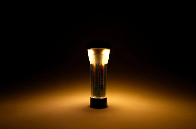 WINDSWAVESのオーロラライトのランタン弱モードの光の照射パターン｜「そんな使い方ができるんだ…？」あらゆる車両に設置可能！ 1つ持っておくと何かと重宝するアイテムを紹介