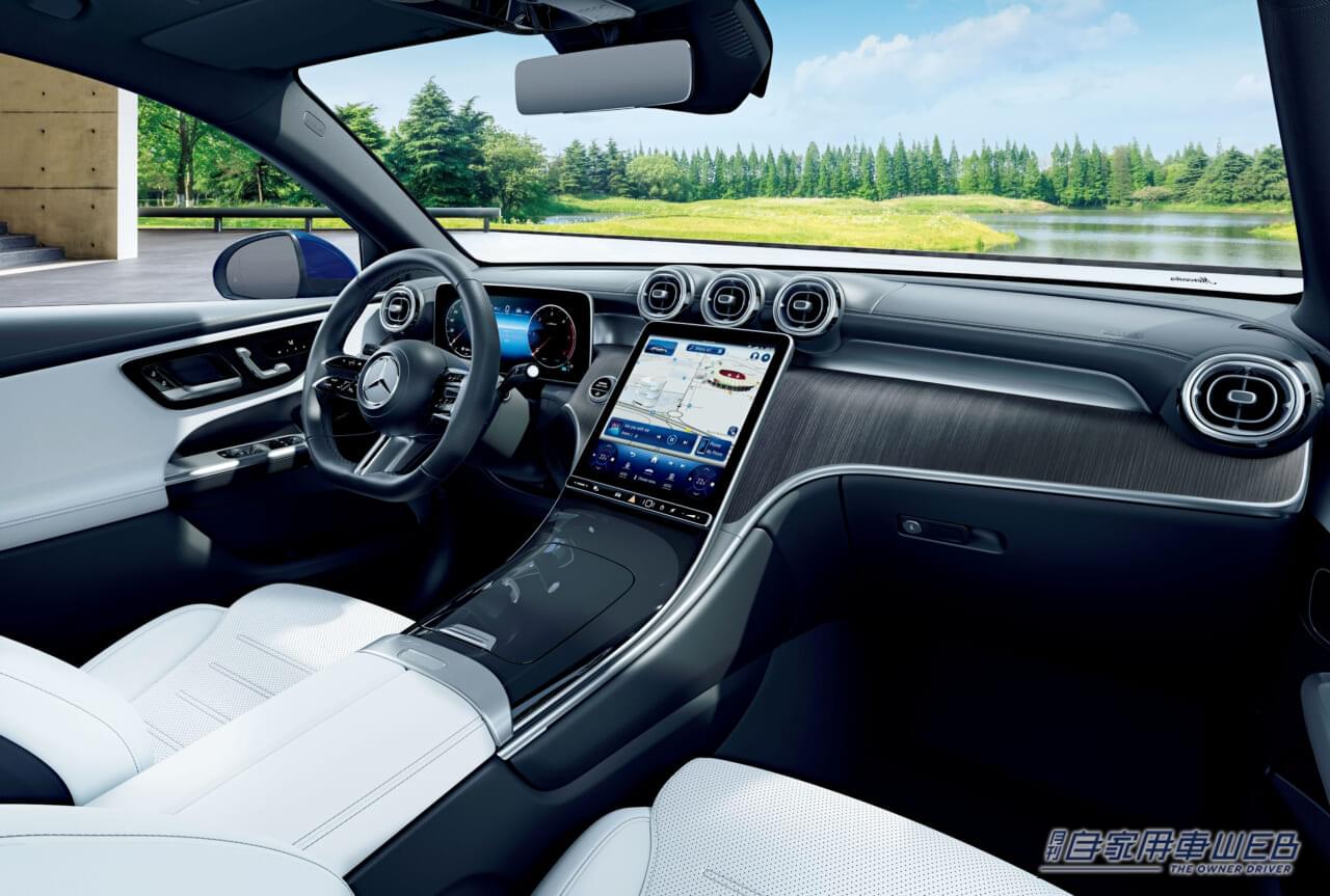 |日本で一番売れているメルセデスベンツGLCに、買い得グレード「スポーツ」を追加【ウッドトリム&AMGラインパッケージなど人気オプションを標準化】