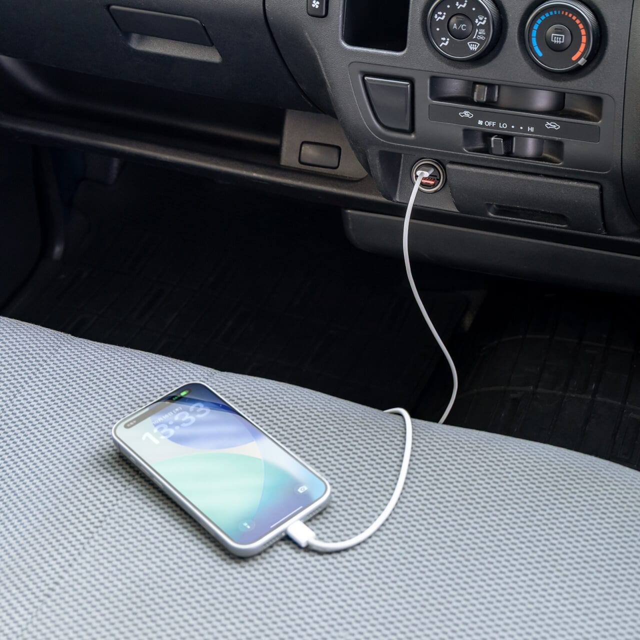 ｜「まるで純正…」「コレって後付けなの？」クルマの中の救世主。コンパクトなのにハイパワー、安心のサンワサプライ製