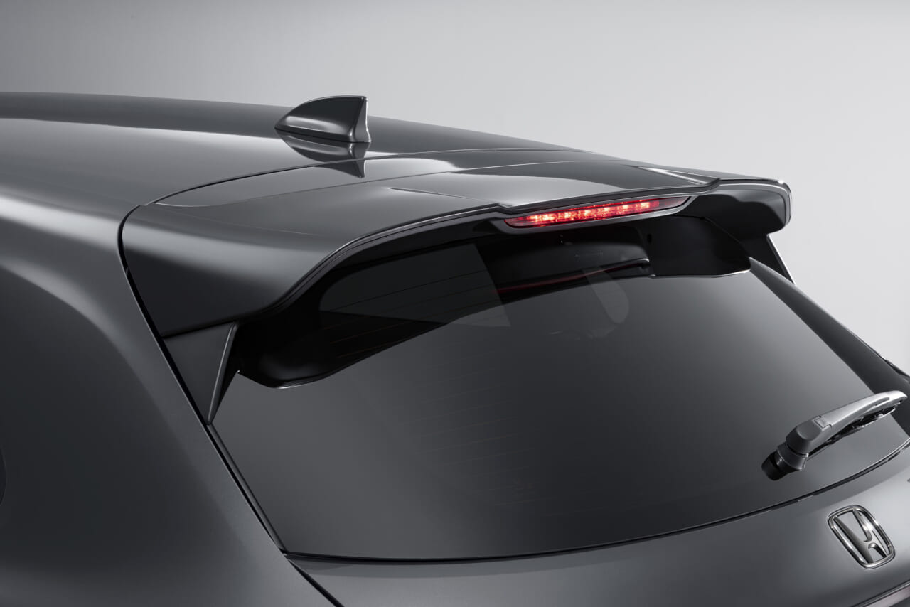 ｜「イメージ一変の新グリル」「RVルックのボディパーツ」を新設定。ホンダZR-V（改良新型）純正アクセサリー発売【ナビも最新11.4インチ型に】