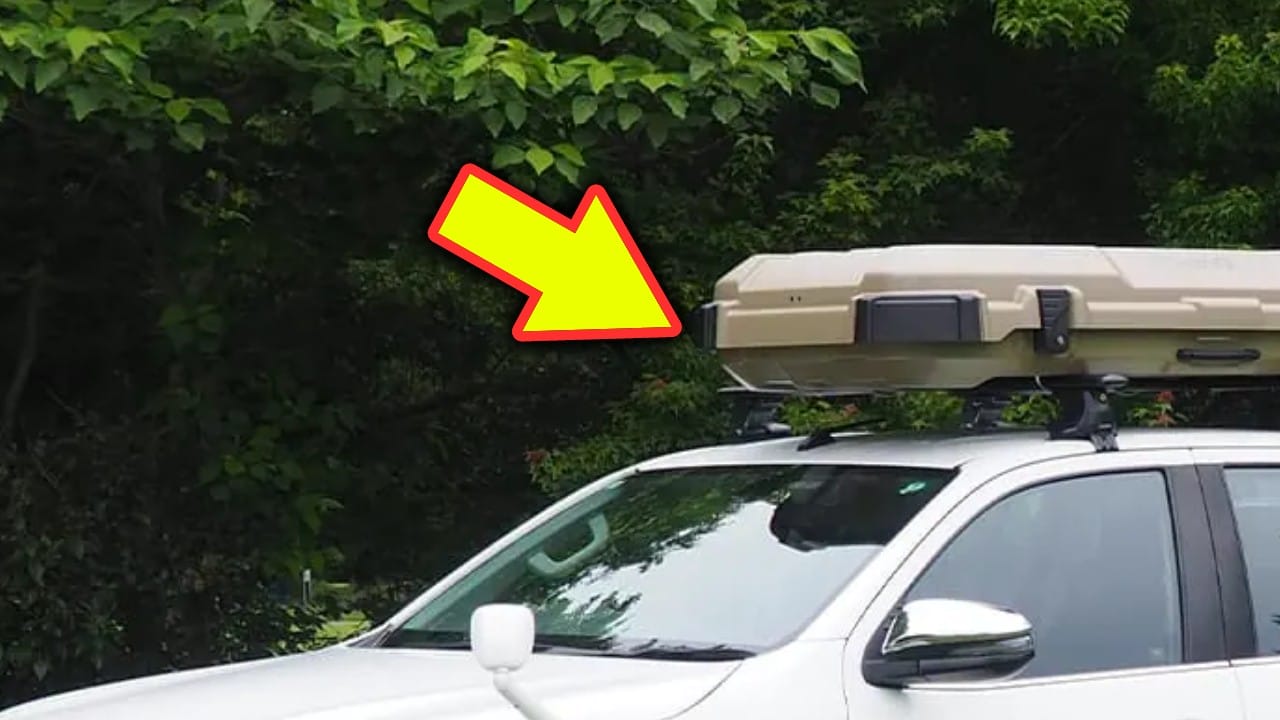 よく見るけど「コレ、何が入ってるの？」屋根の上にある謎ボックスの正体。「えーっ そうやって使うんだ？」「まじか、めっちゃ便利やん」