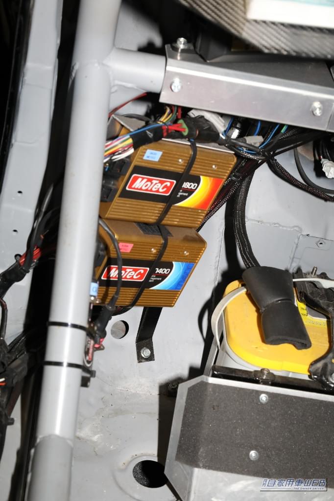 双竜|え?前後にエンジン?何でもありの魔改造「双竜」が挑むカスタムカーの限界突破