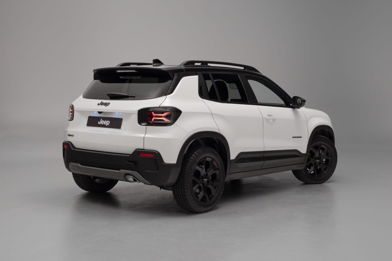 ｜ジープ初の4WDハイブリッド「アベンジャー 4xe ハイブリッド」日本上陸！【100台限定のローンチ エディションも設定】