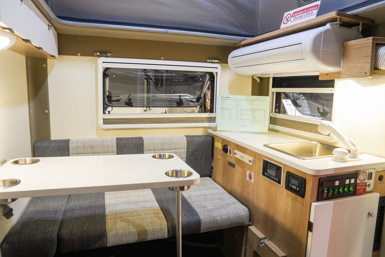 軽キャンパーの最新モデルは、快適な「移動基地」をコスパ良く実現。本格クーラー＆家電が遠慮なく使える「最新電装システム」は欲しくなる注目装備