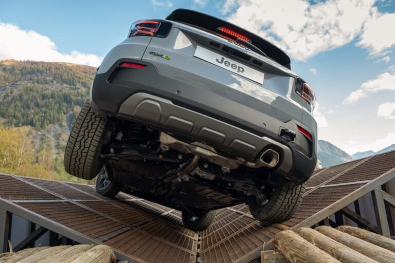 Jeep Avenger 4xe Hybrid｜ジープ初の4WDハイブリッド「アベンジャー 4xe ハイブリッド」日本上陸！【100台限定のローンチ エディションも設定】