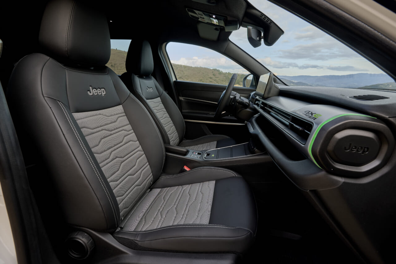 ｜ジープ初の4WDハイブリッド「アベンジャー 4xe ハイブリッド」日本上陸！【100台限定のローンチ エディションも設定】