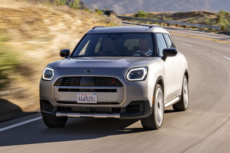 ミニのSUV「カントリーマン」にハイブリッドモデルを追加【48Vマイルドハイブリッド搭載】