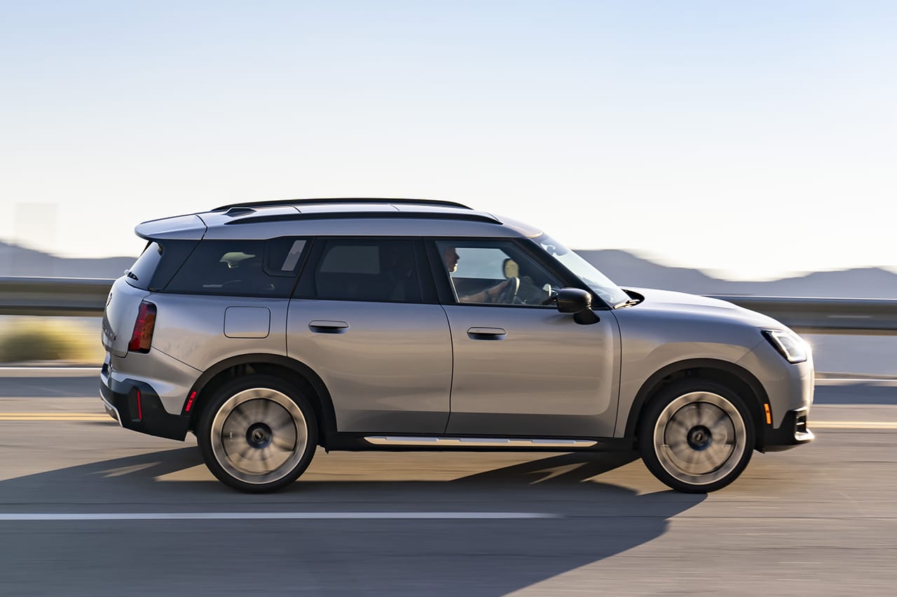 ｜ミニのSUV「カントリーマン」にハイブリッドモデルを追加【48Vマイルドハイブリッド搭載】