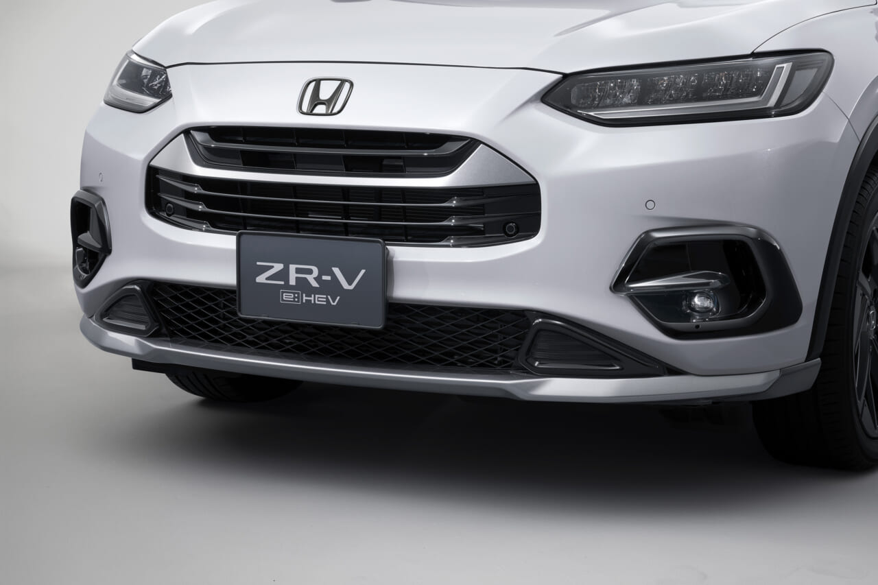 |「イメージ一変の新グリル」「RVルックのボディパーツ」を新設定。ホンダZR-V(改良新型)純正アクセサリー発売【ナビも最新11.4インチ型に】