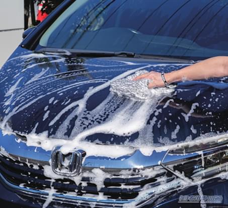 CRUZARDマイクロファイバー洗車パッド使用例|「こんな本格的なクルマ用品があるなんて知らなかった!」「性能はバッチリなのに価格が安い‼︎」郊外でよく見かけるこのお店、これからはご贔屓しちゃうかも…。