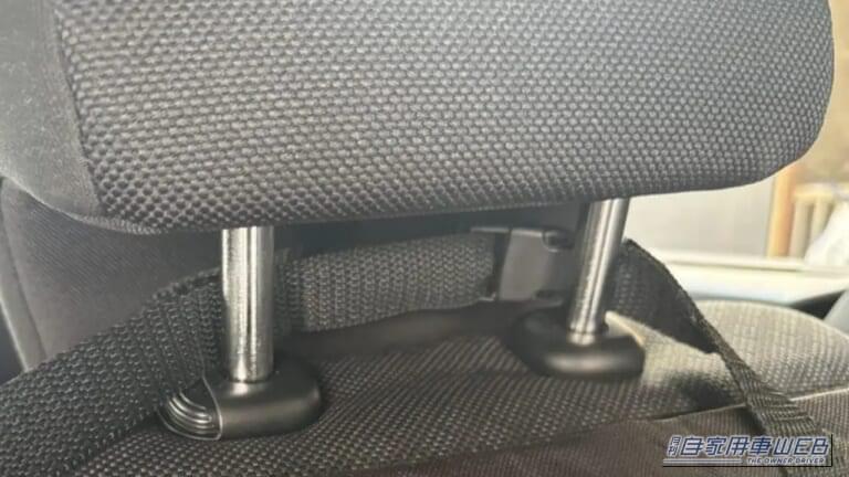 「そんな使い方あるんだ？」ヘッドレストを活用して悩みが解決。「結構スゴいじゃん」ちょっと感動したカー用品。