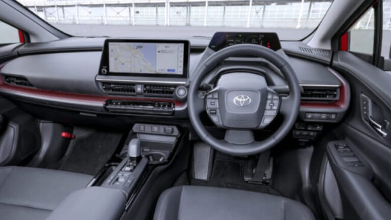 デッドスペースに「ピッタリと」ハマる。「これは革新的かも…」装着簡単で効果抜群。グッとくる見た目で、イイ感じのカーグッズを紹介。