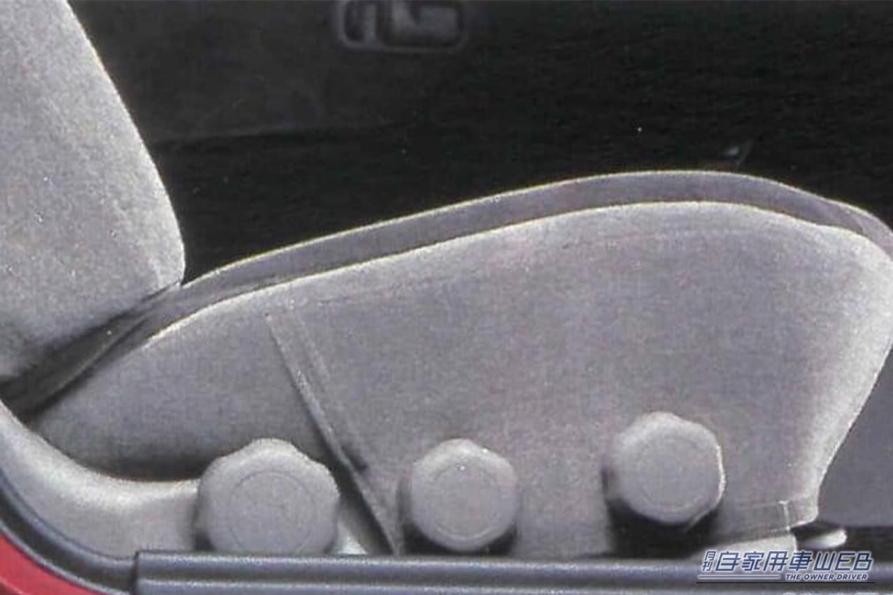 日産のP10プリメーラに搭載されたシートの調整ダイヤル|「日本人には理解されず…」クレームが殺到した日産車、欧州では高く評価。901活動が生み出した地味な名車を紹介。