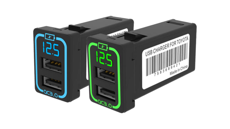 「空いたスペースにスッポリとハマる」まるで純正のような仕上がり。LEDで視認性抜群、電圧計も搭載。トヨタ車対応のアイテムを紹介