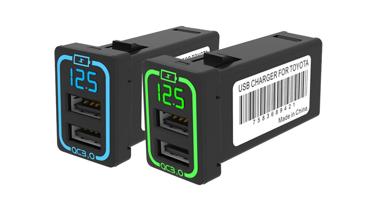 「空いたスペースにスッポリとハマる」まるで純正のような仕上がり。LEDで視認性抜群、電圧計も搭載。トヨタ車対応のアイテムを紹介