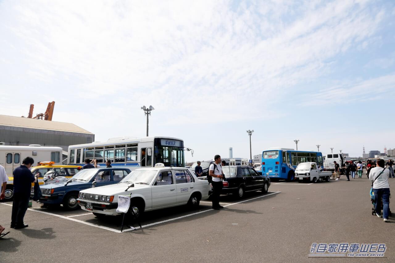 |変態グルマ480台の衝撃!「普通じゃない車」が主役の「高速有鉛フェスティバル2026」レポ。救急車から電動モトコンポまで大集結!