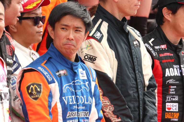 予選通過BEST32発表セレモニーでの井口選手｜SUPER GTでSUBARU BRZに乗る井口卓人選手がFDJ開幕戦の富士でドリフトに挑んだ！