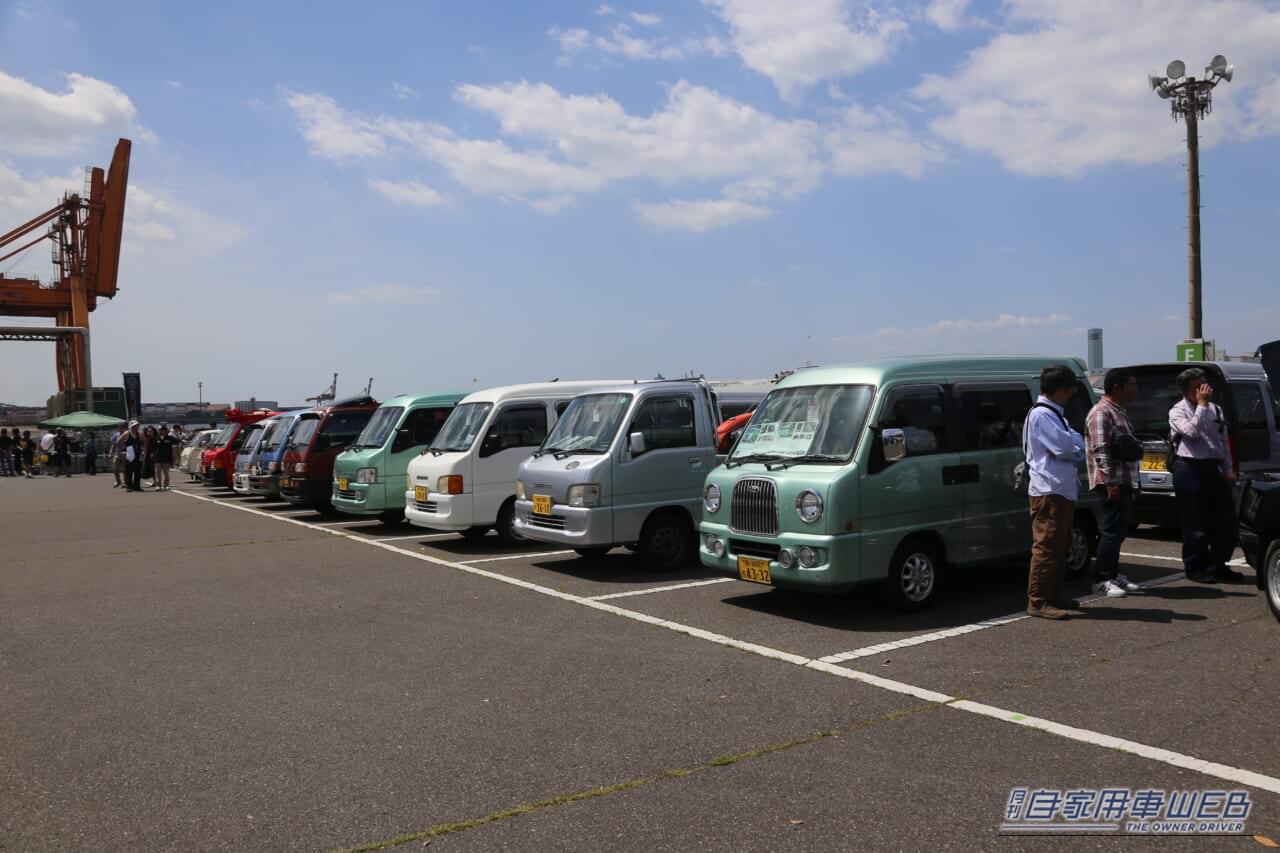 ｜変態グルマ480台の衝撃！「普通じゃない車」が主役の「高速有鉛フェスティバル2026」レポ。救急車から電動モトコンポまで大集結！