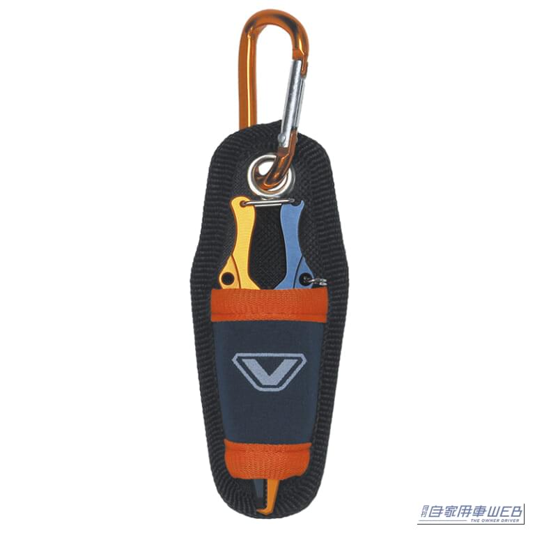 ビセオ・タイニースプリットプライヤー（VC211ON）［プロックス］を付属品のホルダーに入れた画像｜「えっ…コレめっちゃいいじゃん」ただのプライヤーじゃない。日常にあると地味に便利なコンパクト&多機能工具を紹介！