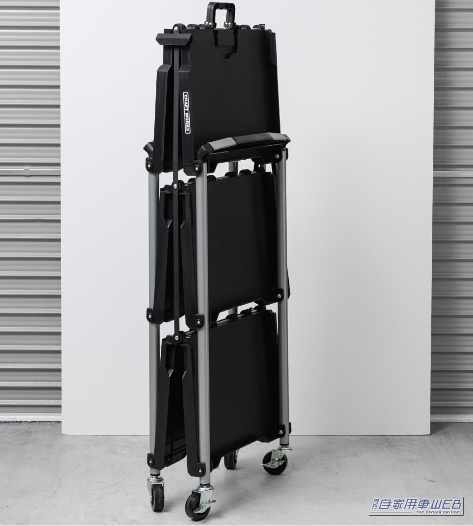 クラフトワークス クラフトワゴン（ファンスタンダード）を折りたたんだ状態｜「この発想はなかった…」とんでもない格納性！クルマの空いたスペースにもスッポリ積載。一度使うと手放せない、超便利アイテムを紹介！［クラフトワゴン］