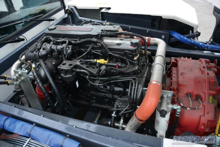 トーバーレス・トーイング・トラクターエンジン｜「へぇ〜、空港でよく見かけるけど、こんな役割があったんだね！」大型旅客機の運行を支える働き者！　トーンイング・トラクター　【シリーズ：はたらくクルマ】