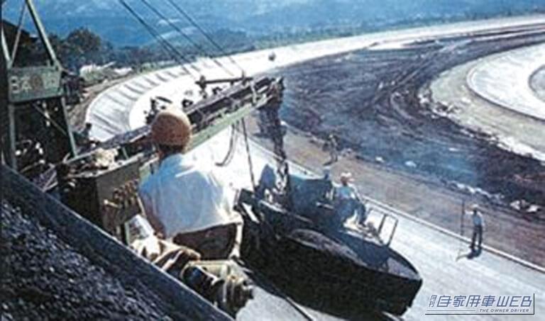 高速周回路|「普段使ってるのに、こんな歴史があったなんて知らなかった!」かつては”世界最悪”と評された日本の道路が、世界最高レベルになるまでの道のり‼︎