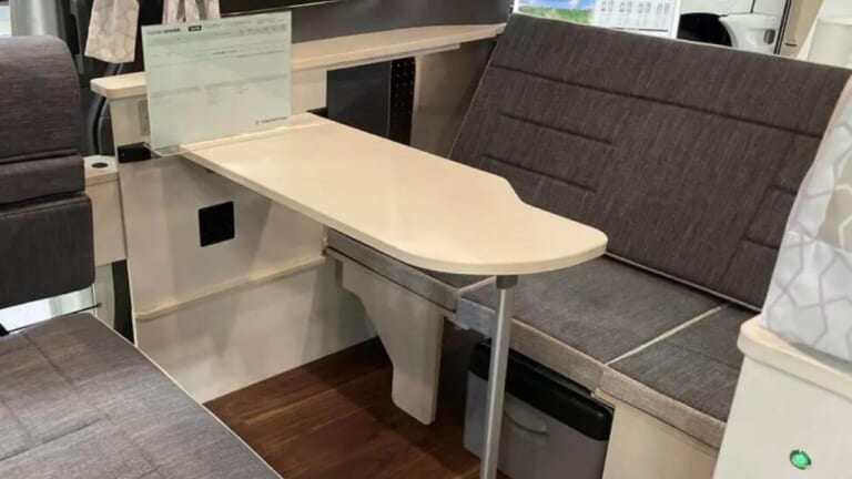 やっぱり結局「これくらいの大きさが一番使えるね」キャンパー界隈で熱視線。ジャストサイズの車中泊モデル。