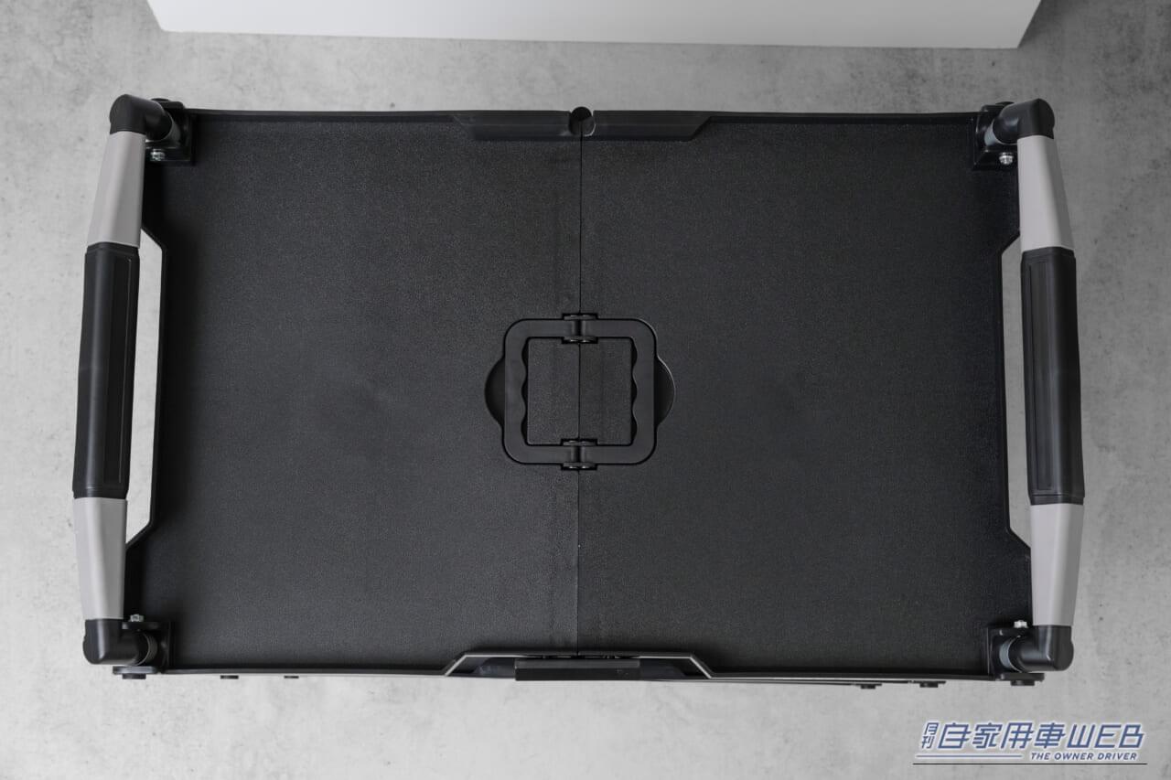 クラフトワークス クラフトワゴン（ファンスタンダード）の上面、トレー部分｜「この発想はなかった…」とんでもない格納性！クルマの空いたスペースにもスッポリ積載。一度使うと手放せない、超便利アイテムを紹介！［クラフトワゴン］