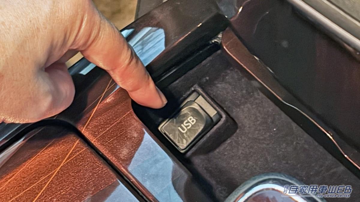 「使わないなんてもったいない…」見落としがちな車内装備活用術。「コレめっちゃいいわ…」カー用品で見つけたグッズを購入。実際にクルマに装着！