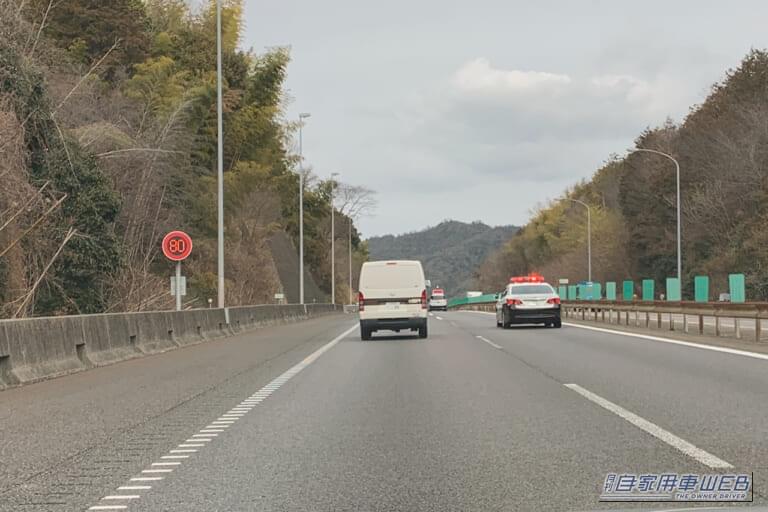 名神高速道路｜「えっ…そんなものまで積んでるんだ…」高速道路でよく見る黄色いランクル。ノーマルとは全然違う車内の装備。ラゲッジルームは機材で満杯！