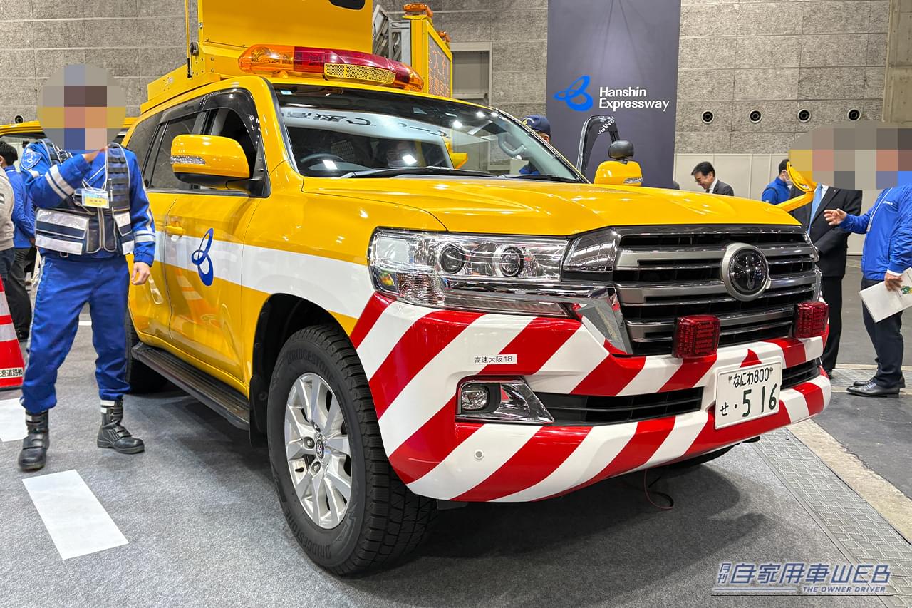 阪神高速の道路パトロールカー|「えっ…そんなものまで積んでるんだ…」高速道路でよく見る黄色いランクル。ノーマルとは全然違う車内の装備。ラゲッジルームは機材で満杯!