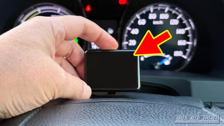 「結果、大正解でした」小型モニターを車内に設置。ドライブ中に情報を表示。あらゆる車種に対応するガジェットを購入！ 実際に使用した印象をレポート