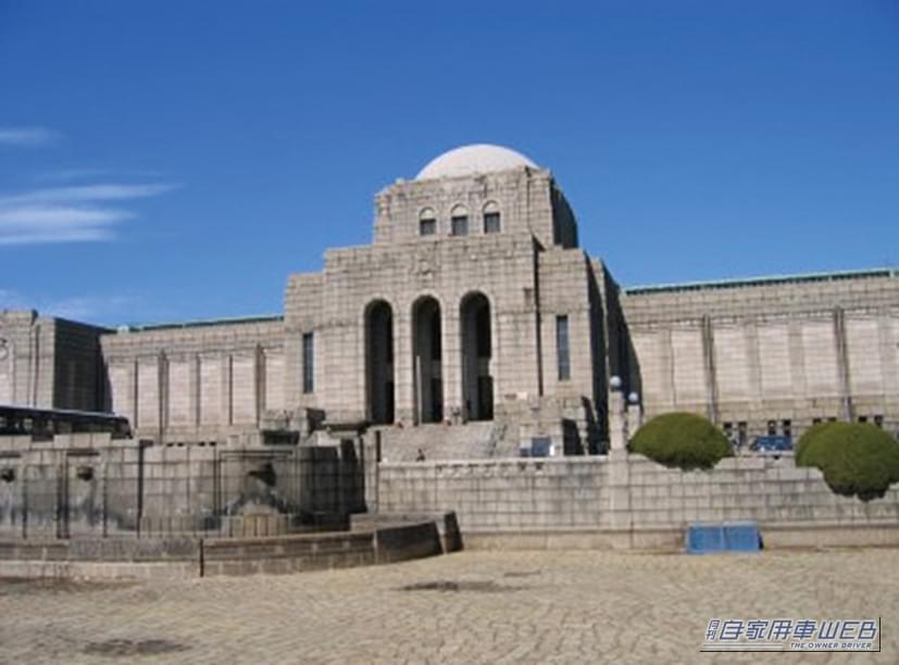 現存する日本最古のアスファルト道路竣工｜「普段使ってるのに、こんな歴史があったなんて知らなかった！」かつては”世界最悪”と評された日本の道路が、世界最高レベルになるまでの道のり‼︎