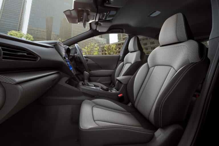 Limited Black｜ダークトーンで上質に仕上げた「リミテッド ブラック」誕生【クロストレックe-BOXERに設定】