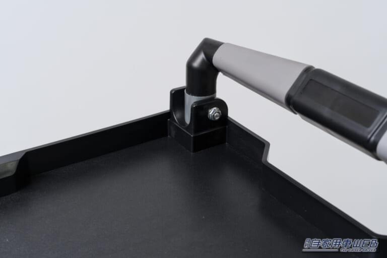 CRAFT WORKS（クラフトワークス）のクラフトワゴンのグリップ部分｜「この発想はなかった…」とんでもない格納性！クルマの空いたスペースにもスッポリ積載。一度使うと手放せない、超便利アイテムを紹介！［クラフトワゴン］