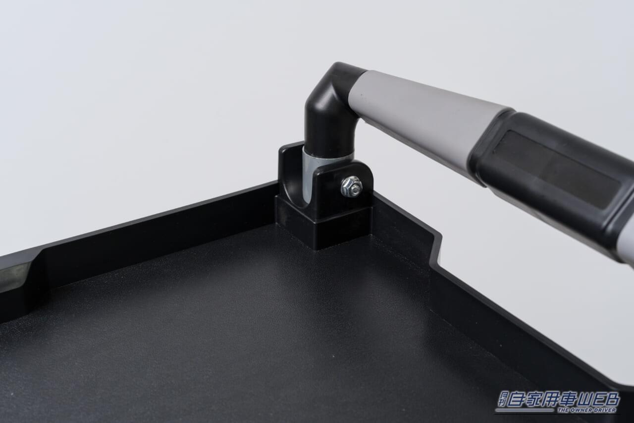 CRAFT WORKS（クラフトワークス）のクラフトワゴンのグリップ部分｜「この発想はなかった…」とんでもない格納性！クルマの空いたスペースにもスッポリ積載。一度使うと手放せない、超便利アイテムを紹介！［クラフトワゴン］