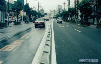 排水性舗装誕生|「普段使ってるのに、こんな歴史があったなんて知らなかった!」かつては”世界最悪”と評された日本の道路が、世界最高レベルになるまでの道のり‼︎