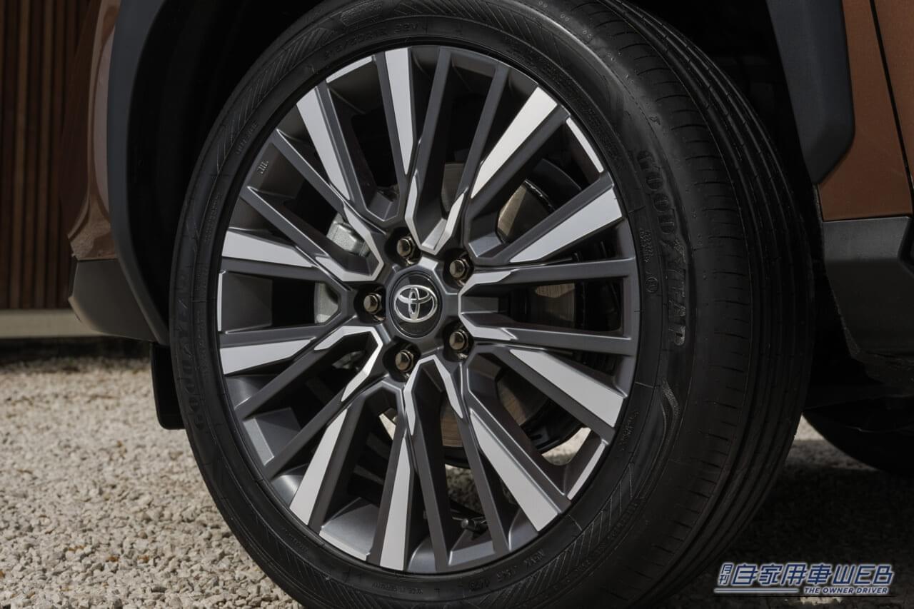 ｜ヤリスクロス、欧州で大幅改良を実施。最新フェイスリフトで、顔立ちイメージを一新【走りの資質もさらに向上】