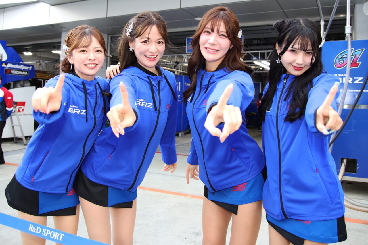 ポールポジションを喜ぶSUBARUのレースアンバサダー｜【SUPER GT 第2戦 富士】新エンジンのBRZがGT300のポール奪取